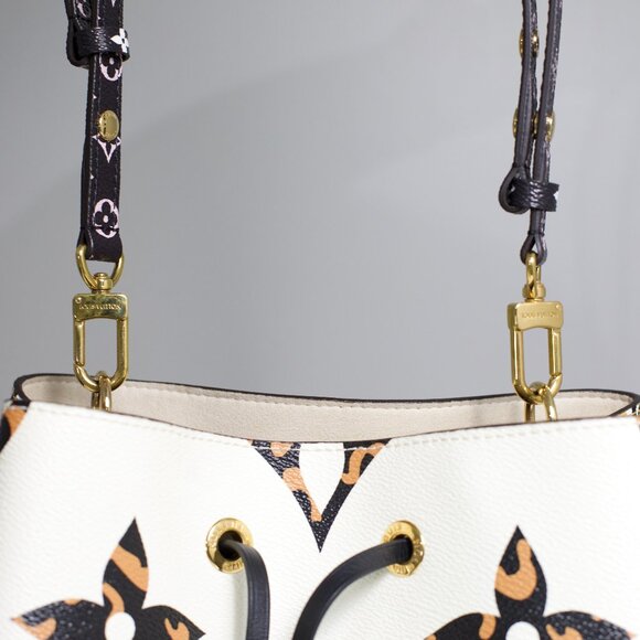 Louis Vuitton Monogram Giant Jungle Neo Noe Bucket Bag - Picture 11 of 11